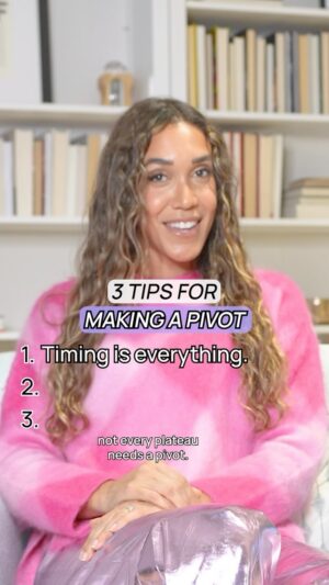 Simone Boyce Instagram - Life is way too short to feel like you’re stuck in a box. Looking to make a brave (and strategic!) pivot and shoot your shot in a brand new industry or role? @SimoneBoyce, journalist, #HelloSunshineCollective member and host of our #TheBrightSide podcast, is sharing her top tips on making a pivot in our new #YouTube series, 7 Things 🌈✨ 

Get empowered to take more risks by watching the full episode on YouTube at the link in bio ▶️ You’ve got this! 💪