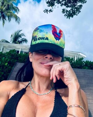 Simone Kessell Instagram - Aloha 🌺 Jamming with the ones I love. Thank you Hawai’i ♥️🐢