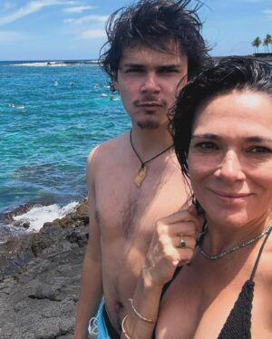 Simone Kessell Instagram - Aloha 🌺 Jamming with the ones I love. Thank you Hawai’i ♥️🐢