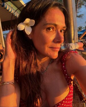 Simone Kessell Instagram - Aloha 🌺 Jamming with the ones I love. Thank you Hawai’i ♥️🐢