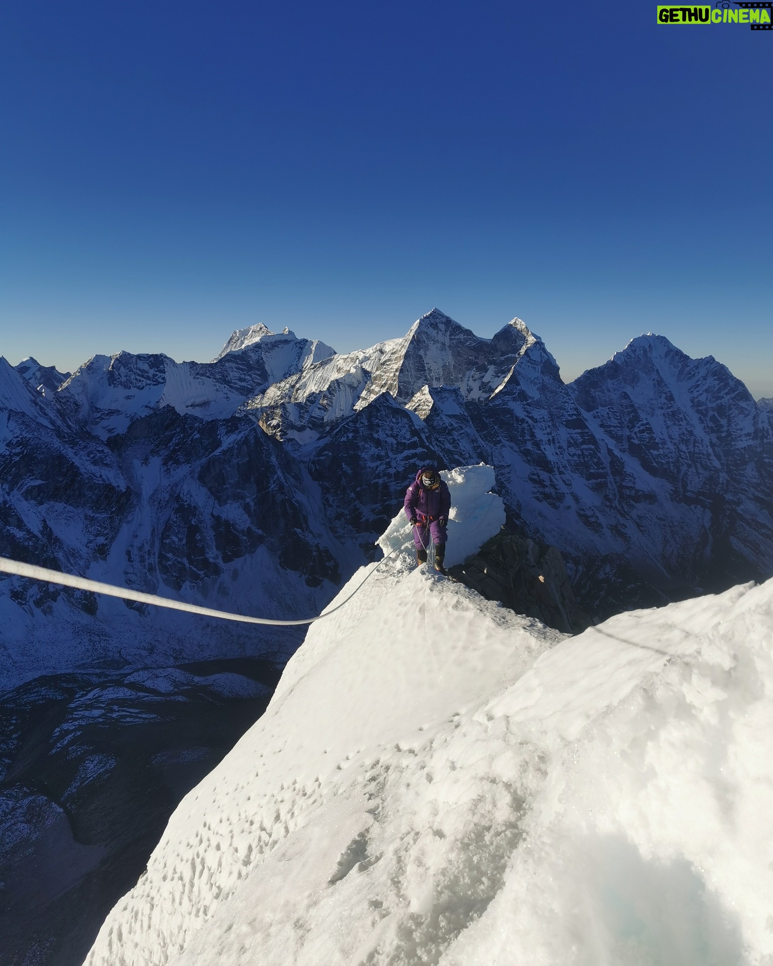 Simone Moro - 5.6K Likes - It has already been two years since this shot during the summit push on Ama Dablam, 6812 m. It was December 20, 2021, and reviewing this photo I decided to plan my next winter adventure in Nepal between 2024 and 2025. I am starting the preparation and already focusing on the goal. There will be time to tell you about my next adventure, but I still have many dreams to fulfill in the next four years. The axe is not yet ready to be hung up; motivation is still too high, and health is currently the precious gift that life is giving me.
_______________________________
#NeverStopExploring
• Sponsored by:
@thenorthface @lasportivagram @garminitaly @camp1889outdoor @dfsportspecialist @gruppo_autotorino @somainitalia @framar.spa @altitudehelicopters @thenorthfaceIT @thenorthface_climb
• Managed by:
@mariannazanatta @sportsandbeyondagency
