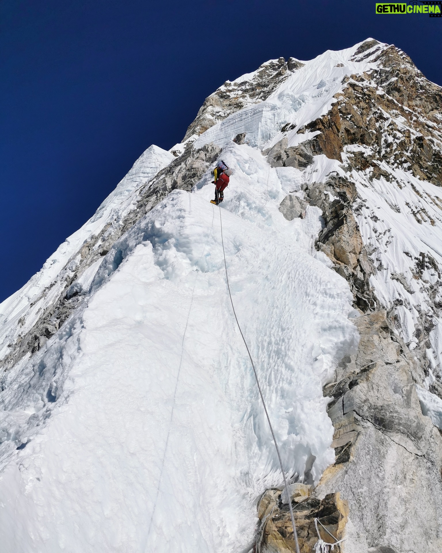Simone Moro - 5.6K Likes - It has already been two years since this shot during the summit push on Ama Dablam, 6812 m. It was December 20, 2021, and reviewing this photo I decided to plan my next winter adventure in Nepal between 2024 and 2025. I am starting the preparation and already focusing on the goal. There will be time to tell you about my next adventure, but I still have many dreams to fulfill in the next four years. The axe is not yet ready to be hung up; motivation is still too high, and health is currently the precious gift that life is giving me.
_______________________________
#NeverStopExploring
• Sponsored by:
@thenorthface @lasportivagram @garminitaly @camp1889outdoor @dfsportspecialist @gruppo_autotorino @somainitalia @framar.spa @altitudehelicopters @thenorthfaceIT @thenorthface_climb
• Managed by:
@mariannazanatta @sportsandbeyondagency