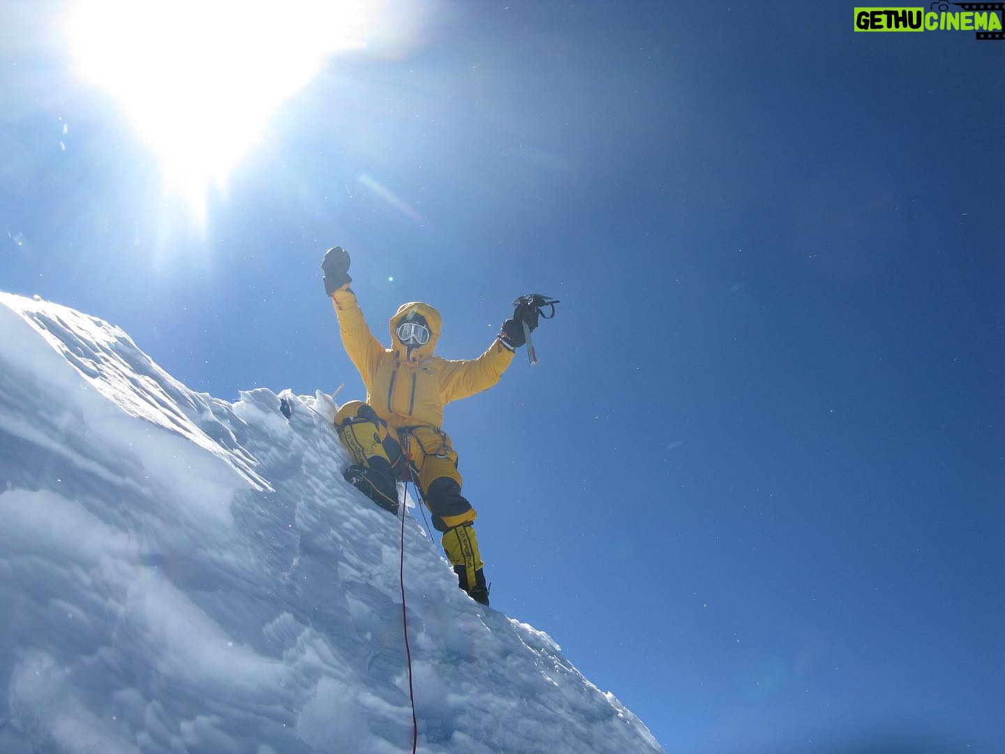 Simone Moro - 7.9K Likes - February 9th, 2009 - First winter ascent of Makalu
The lightest first winter ascent to an eight-thousander in history. Two mountaineers (Denis and I) and a cook were the whole team. Being able to reach the summit after 29 years of attempts was a great moment of happiness and history. It was the final Nepali eight-thousander to be climbed in winter conditions.
#makalu #makaluwinterexpedition
_______________________________
#NeverStopExploring
• Theme:
#SimoneMoroAlpinist
• Sponsored by:
@thenorthface @lasportivagram @garminitaly @camp1889outdoor @dfsportspecialist @gruppo_autotorino @somainitalia @lamantafoods @framar.spa @altitudehelicopters @thenorthfaceIT @thenorthface_climb
• Managed by:
@mariannazanatta @sportsandbeyondagency