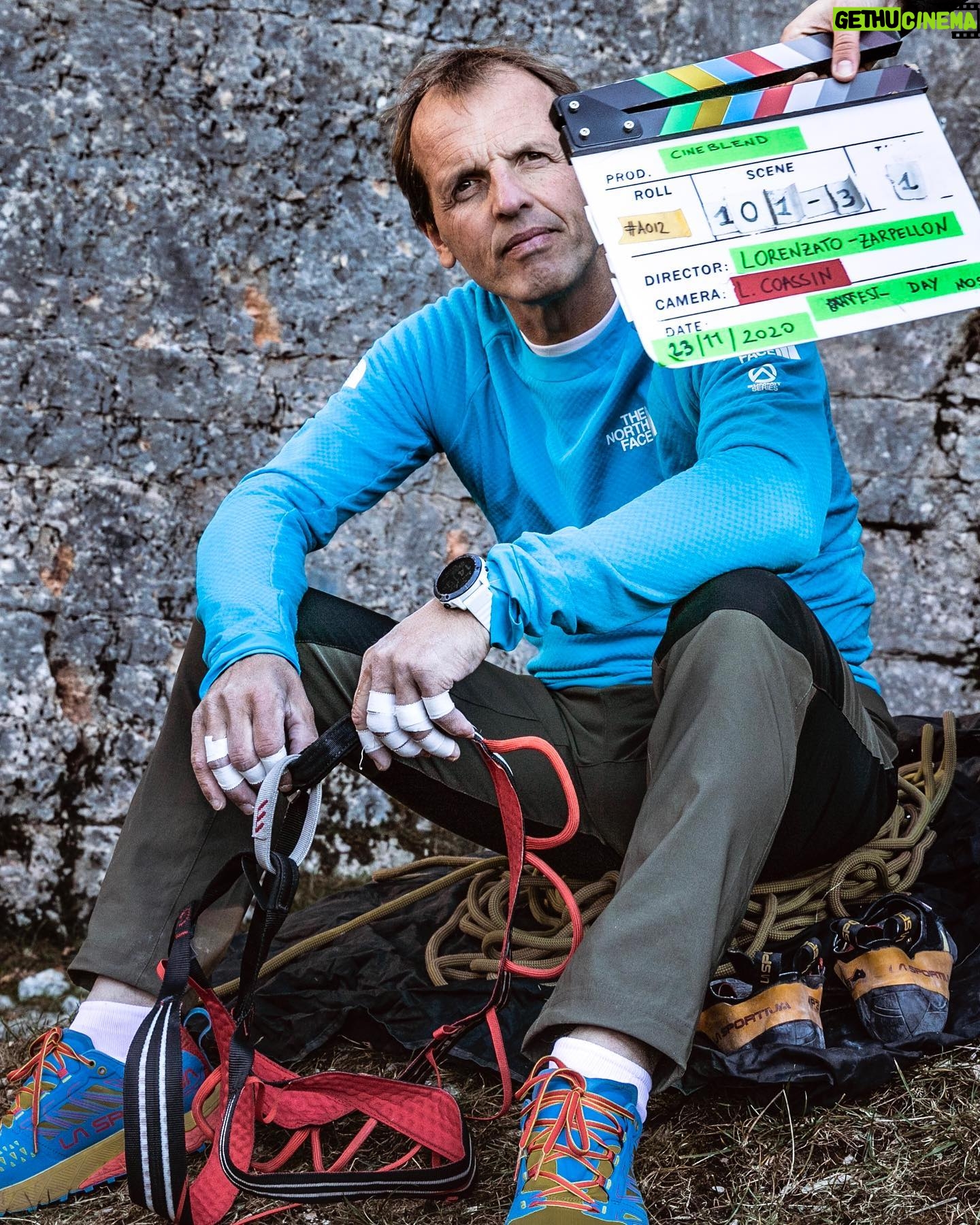 Simone Moro - 4.3K Likes - Gino Soldà era uno di quegli alpinisti destinati ad entrare nella storia… Era anche sciatore, arrampicatore, imprenditore…
🎥Nel film “Gino Soldà - Una vita straordinaria” ho avuto la fortuna di scoprire anche il suo lato meno conosciuto, quello umano di marito, padre e nonno.
Vi invito perciò ad andare a scoprire questa leggenda dell’alpinismo!
GINO SOLDÀ - una vita straordinaria sarà al cinema dal 4 febbraio in tutta Italia!
Nel link in bio 👆trovate tutte le date di proiezione.
@ginosoldaunavitastraordinaria
@mescalitofilm
@cineblendsrl
_______________________________
#NeverStopExploring
• Theme:
#SimoneMoroAlpinist
• Sponsored by:
@thenorthface @lasportivagram @garminitaly @camp1889outdoor @dfsportspecialist @gruppo_autotorino @somainitalia @lamantafoods @framar.spa @altitudehelicopters @thenorthfaceIT @thenorthface_climb
• Managed by:
@mariannazanatta @sportsandbeyondagency
