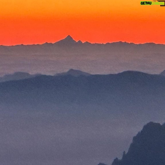 Simone Moro - 6K Likes - A stunning sunset and a
unique viewpoint on Resegone and Monviso 250 km away.
_______________________________
#NeverStopExploring
• Theme:
#SimoneMoroAlpinist
• Sponsored by:
@thenorthface @lasportivagram @garminitaly @camp1889outdoor @dfsportspecialist @gruppo_autotorino @somainitalia @lamantafoods @framar.spa @altitudehelicopters @thenorthfaceIT @thenorthface_climb
• Managed by:
@mariannazanatta @sportsandbeyondagency