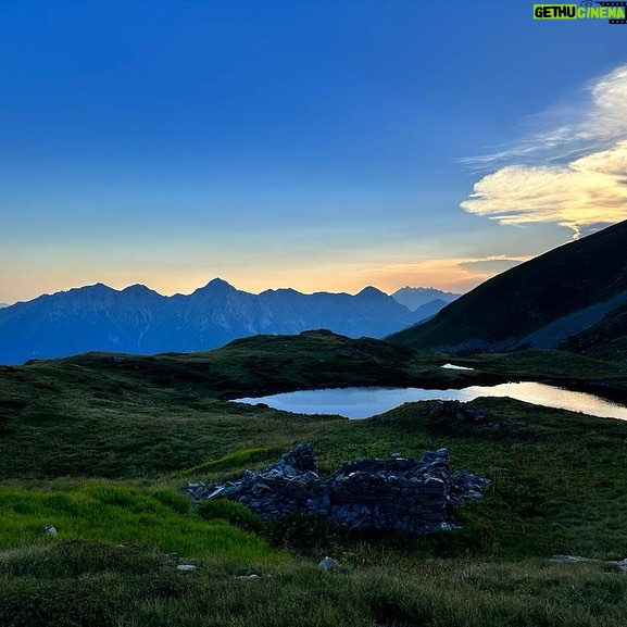 Simone Moro - 7.9K Likes - From the heart of the Orobie Mountains, where my journey began. These peaks are not just my origins, they're my playground, my canvas for adventure, and the soothing balm for my mind and soul.
🌄 #MountainMagic #OrobieAdventures
_______________________________
#NeverStopExploring
• Theme:
#SimoneMoroAlpinist
• Sponsored by:
@thenorthface @lasportivagram @garminitaly @camp1889outdoor @dfsportspecialist @gruppo_autotorino @somainitalia @lamantafoods @framar.spa @altitudehelicopters @thenorthfaceIT @thenorthface_climb
• Managed by:
@mariannazanatta @sportsandbeyondagency