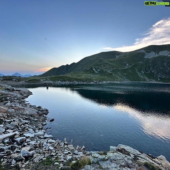 Simone Moro - 7.9K Likes - From the heart of the Orobie Mountains, where my journey began. These peaks are not just my origins, they're my playground, my canvas for adventure, and the soothing balm for my mind and soul.
🌄 #MountainMagic #OrobieAdventures
_______________________________
#NeverStopExploring
• Theme:
#SimoneMoroAlpinist
• Sponsored by:
@thenorthface @lasportivagram @garminitaly @camp1889outdoor @dfsportspecialist @gruppo_autotorino @somainitalia @lamantafoods @framar.spa @altitudehelicopters @thenorthfaceIT @thenorthface_climb
• Managed by:
@mariannazanatta @sportsandbeyondagency