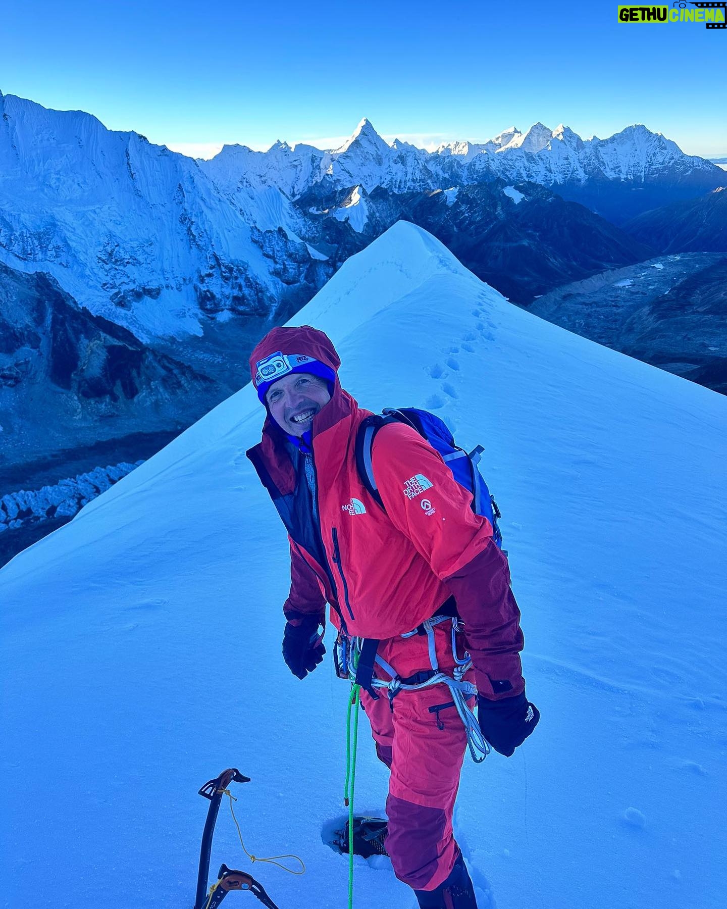 Simone Moro - 4.6K Likes - Domani mattina sono in diretta ospite di Alessandro Milan @sonoalemilan a #unonessuno100milan Radio24 @radio24web
Parlerò di #8000metridivita e #everest #invettaaunsogno 📚
_______________________________
#NeverStopExploring
• Sponsored by:
@thenorthface @lasportivagram @garminitaly @camp1889outdoor @dfsportspecialist @gruppo_autotorino @somainitalia @framar.spa @altitudehelicopters @thenorthfaceIT @thenorthface_climb
• Managed by:
@mariannazanatta @sportsandbeyondagency