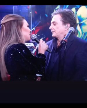 Simony Instagram - Parabéns guerreira linda! Te amo MUITÃO e você sabe! Desde sempre e pra sempre ❤️ TRATE DE SER FELIZ! Te amúúú ❤️ beijão !
.
@simonycantora