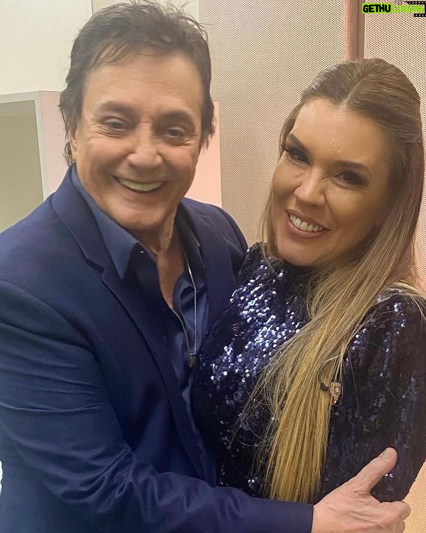 Simony - 79.5K Likes - Parabéns guerreira linda! Te amo MUITÃO e você sabe! Desde sempre e pra sempre ❤️ TRATE DE SER FELIZ! Te amúúú ❤️ beijão !
.
@simonycantora
