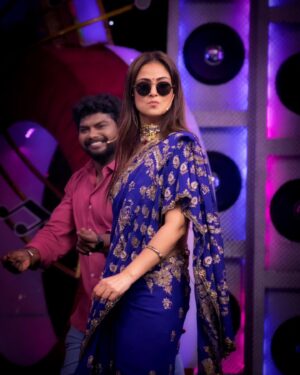 Simran Instagram - 🔥💃😎

𝐃𝐚𝐳𝐳𝐥𝐢𝐧𝐠 𝐐𝐮𝐞𝐞𝐧 @simranrishibagga Mam 🔥😍🖤

#startmusicseason5 #simran #vijaytelevision #vijaytv #dancingqueen #90s #simranrishibagga #photography