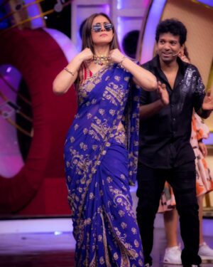 Simran Instagram - 🔥💃😎

𝐃𝐚𝐳𝐳𝐥𝐢𝐧𝐠 𝐐𝐮𝐞𝐞𝐧 @simranrishibagga Mam 🔥😍🖤

#startmusicseason5 #simran #vijaytelevision #vijaytv #dancingqueen #90s #simranrishibagga #photography