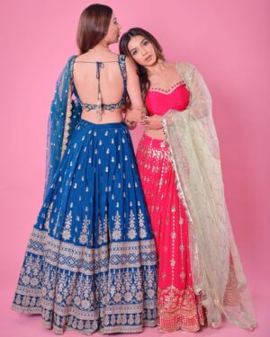 Simran Budharup Instagram - Saying no to pardesi but staying desi this Dussehra 🚀 🧨 

Photographer @deepak_das_photography 
Outfit @yeh_lehenga_nahi_mehenga 
Makeup @meenalvidhani 
Hair @makeupbyriddhikothari 
Studio @backstage_mumbai 
Styled by @anamikajain__ 
Jewellery @shoppaksha
Assistant @muskammangtani

•
•
•
•
#dussehra #festiveoutfit #bridallehenga #palakpurswani #simranbudharup #ethnicwear