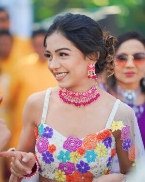 Simran Budharup Instagram - Got That Desi Feeling 💗

Last Picture Depicts The Love That I Got From All The Lovely People At This Wedding 🥰 Overwhelmed 🙈❤️

Outfit - @labelsnigdhakapoor
Styled by - @shivani_rainbowsalt & @neiljustchill
Photography: @tokekar_shailesh 
Hair @aparna.jadhav.5688