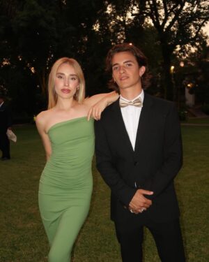 Sina Deinert Instagram - Finally took the prom pictures we never got to do 😮‍💨😂 @noahurrea 
📸: @heyoon_jeong