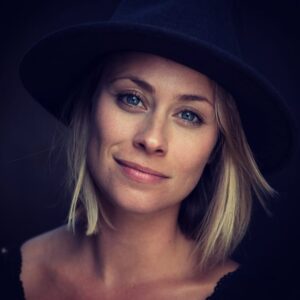 Sina Tkotsch Instagram - ✌

📸Alexander Hörbe 

@madam_velvet