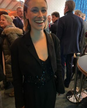 Sina Tkotsch Instagram - Und hier direkt noch zwei kleine Schmankerl…
Bei dem Versuch cool zu gucken…dann aber doch lachen zu müssen…in diesem Sinne habt ein tolles Wochenende ❄️