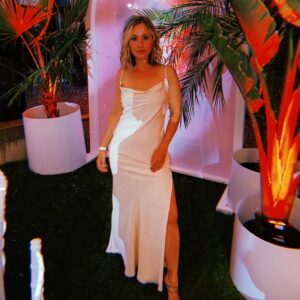 Sina Tkotsch Instagram - Danke @raffaello.deutschland für den schönen Abend, der zugunsten von brotZeit e.V. stattfand. 

Und liebsten Dank @lanamuellerofficial für das zauberhafte Kleid 💜
