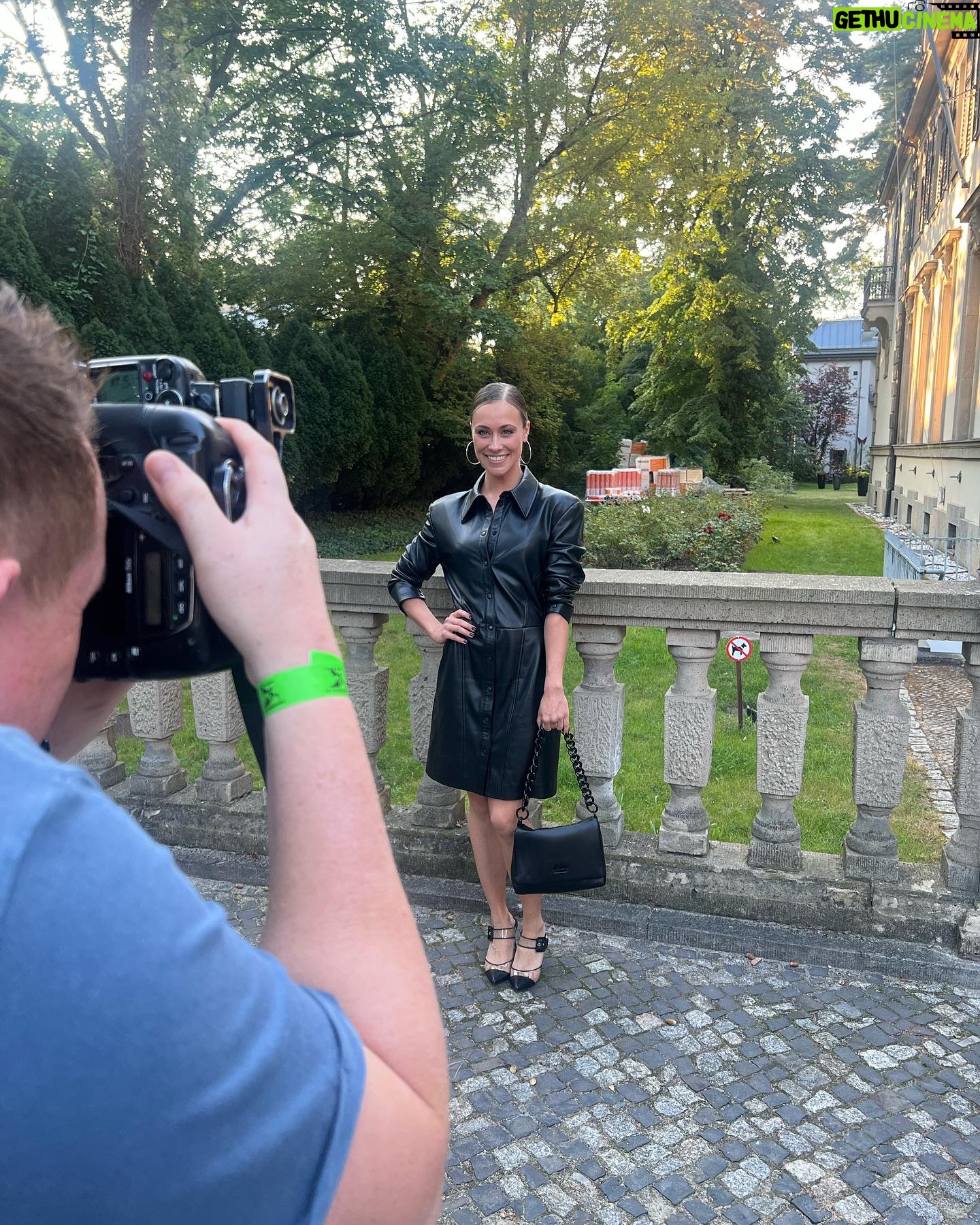 Sina Tkotsch - 1K Likes - MERCI für den schönen Abend @soerenbauerevents ⭐️
👗 @lalaberlin 🩵