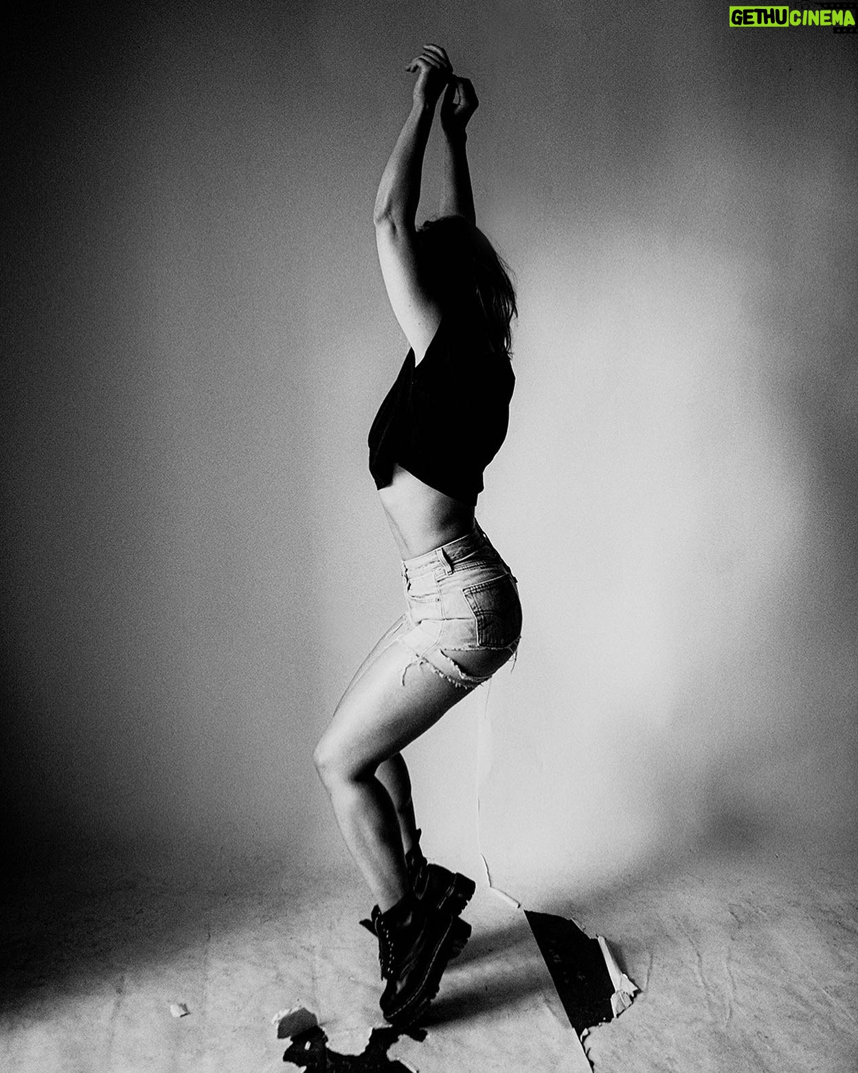 Sina Tkotsch - 899 Likes - into the weekend
Pictr. by @puria_safary 🖤