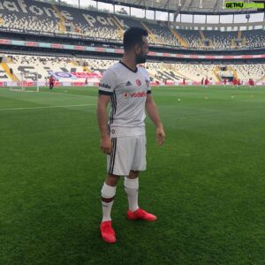 Sinan Çalışkanoğlu Instagram - Şampiyoooon ❤️🦅 BEŞİKTAŞ #besiktas #çarşı #karakartal #şampiyon #sevemezkimsesenibenimsevdigimkadar #sergenyalçın