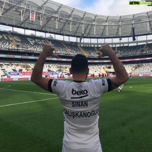 Sinan Çalışkanoğlu Instagram - Şampiyoooon ❤️🦅 BEŞİKTAŞ #besiktas #çarşı #karakartal #şampiyon #sevemezkimsesenibenimsevdigimkadar #sergenyalçın