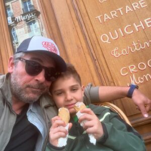 Sinan Tuzcu Instagram - Atın iyisine doru, yiğidin iyisine deli derler 🖖 ayrıca dondurma bizim işimiz hacılar. Gölge etmen 😎