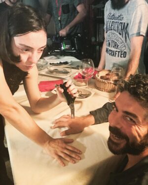 Sinan Tuzcu Instagram - Bak ne buldum 🖖@mervedizdar 😎 Temmuz 2017 set foto  #7yüz @blutv dir : @tunclarinenguzeli