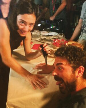 Sinan Tuzcu Instagram - Bak ne buldum 🖖@mervedizdar 😎 Temmuz 2017 set foto  #7yüz @blutv dir : @tunclarinenguzeli