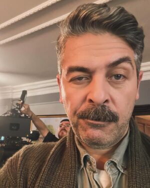 Sinan Tuzcu Instagram - Kavga sahneleri pek keyifli olmaz, ama @cangorenmofficial abi ile sette keyifsiz bir an mümkün değil 🧿 iyi ki varsın abi 🙏 💙 #birsevdadır @birsevdadirtrt @bozdagfilm