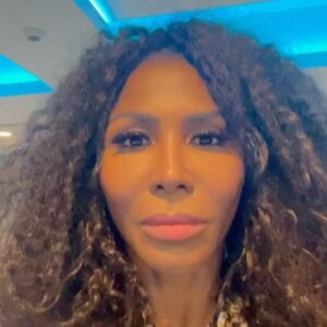 Sinitta Instagram - Last night my “Wifey” @diversityriley was speaking @paramountco ,  inspirational, tireless , game changer and a total sweetheart 
Also lovely to meet up with svp @winandsee #purposedriven #fun