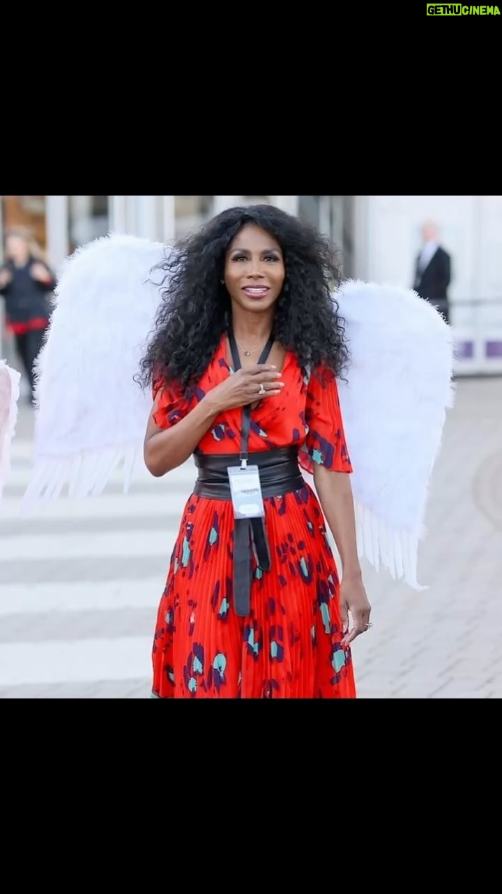 Sinitta - 98 Likes - A weekend in the life of an @thesinsangelsofficial with my Besties wearing @phaseeight @zara @kurtgeiger #vintagebastet