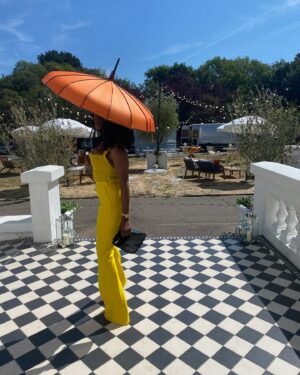 Sinitta Instagram - Happy Monday beauties. Citrus colours are so invigorating!! Heres me feeling like a cocktail without the glass ready for Spring!! 💛🍹😘 

#SunnyMondays #Mondayready #mondaymotivation #Sinitta
