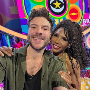 Sinitta Instagram - These days I love hanging out in Royal Circles
Mama Brown Miquel is the Queen and Our Aj  the New Princess of Broadcasting
Pretty Pretty!