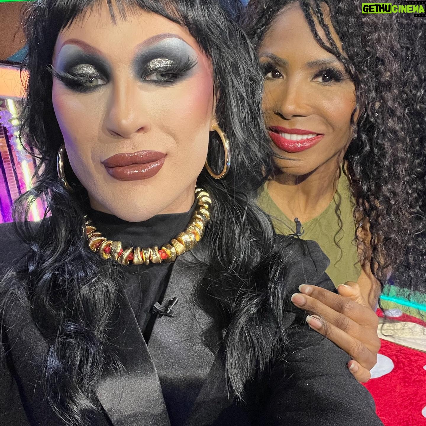 Sinitta - 3 Likes - These days I love hanging out in Royal Circles
Mama Brown Miquel is the Queen and Our Aj the New Princess of Broadcasting
Pretty Pretty!