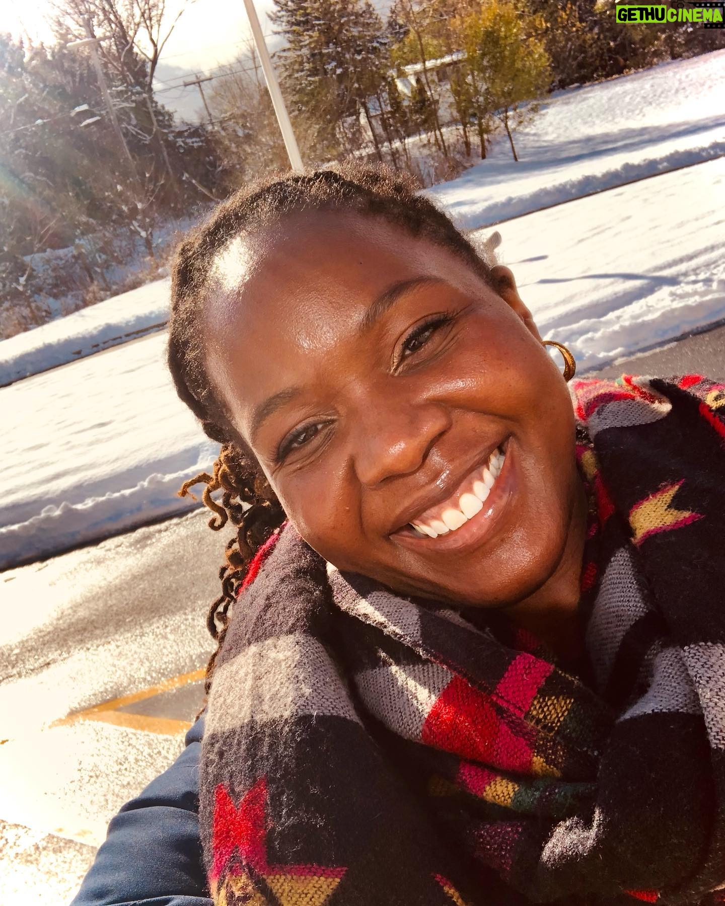 Sipiwe Moyo - 289 Likes - And that’s a picture wrap for me on @empirewaistfilm! 🎬Y’all, I can’t wait until I can share more with you about #empirewaist BUT I can tell you what an HONOR it’s been working on this profound film about a girl’s search for body positivity and searching for confidence in one’s identity. I’ve been away from my babies for nearly TWO WEEKS and that’s been HARD AS HELL but I like thinking that this movie is FOR my girls…for them to hear and SEE (#representationmatters) that they are beautiful and perfect the way they are ❤️ I surely felt the angels with me on this one 👼🏾
.
Shout out to Queen Bad B*tch @claireayoub for bringing this vision to life. And ❤️❤️❤️to all my NEW #empirebabies xo, Auntie Sipiwe 😍 (p.s do you like my “Facebook” selfie?!)