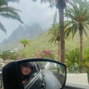 Sira-Anna Faal Instagram - Foto dump weil Island Girl ist sehr überwältigt wie gut das Tape ankommt und würd gerne wissen welcher euer fav track ist? 
Lg aus Spain meine Engel <3