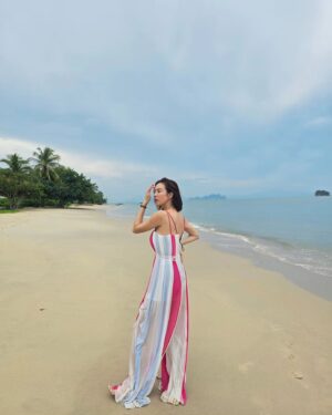 Sirin Horwang Instagram - Take a breathe and listen to the waves 
🌍🌊💧🌊
@janesuda_collection