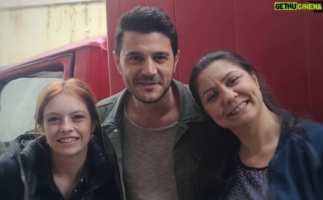 Şirin Öten - 3.1K Likes - Hikayeler biter ve yeniden başlar. Uzun zamandır soranlara selam olsun🙏 Feyzo'nun anasını siz sevdikçe ben de sevdim. #söz dizisinin #esmasultan'ı sizlerin #börekana 'sı benim anılarımda en güzel yerde kalacak. Özleyenler için güzel haber kavuşuyoruz🙏💕 Bu kez başka bir hikayede ve yine @timsandb ailesinin içindeyim. Yani dostlar arasındayım, çok uzakta değilim💕 Söz Dizisinde emeği geçen ve güzel anlarımı paylaştığım herkesi tek tek saymak isterim ama birini bile unutsam kahrolurum. Hepinizi çok sevdim, hepinizin yeri ayrı, hepinize bana kattığınız her şey için çok çok teşekkür ederim🙏
Tamam kabul @unyagmur ve @aytacsasmaz elbette ki kalbimin ayrı köşesinde 🙈💕💕 Gelinim ve oğluşum sizi hiç unutmayacağım. Ve tüm söz izleyicileri yazdığınız muhteşem yorumları her zaman gördüm iyi ki varsınız. Hoşçakalın kuzularım ve yeniden merhaba 🙏
Leke Dizisi 5. Bölüm'de kavuşuyoruz. Tabi Bu akşam #Leke izlemiyi de sakın unutmayın 🎉 #kanald