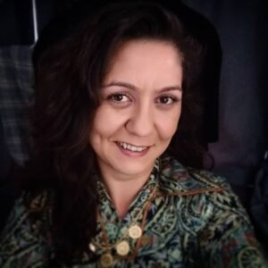 Şirin Öten Instagram - Bu akşam beşi bir yerdelerimle bekliyorum efendim #BirZamanlarÇukurva #Naciye #Adana @atvturkiye her zamanki saatinde buluşmak üzere...