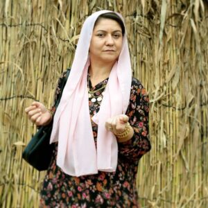 Şirin Öten Instagram - Sık Sorulan Sorulara Cevaplar:

1) Hayır Adanalı değilim öyle zannetmeniz benim için büyük mutluluk 🙏

2) Bir kolumda 18 burma diğer kolumda 6 kalın Trabzan bileklik boynumda beşi bir yerde kulaklarımda Adana'ya özgü sarkaç küpe mevcuttur. Gerçek miiiiii 🤔 Yani sizce? 😌

3) Hatibi boşamak 70'lerde sanıldığı kadar kolay değil lakin benim adım da Naciye bazı iyilikler düşünüyorum içinizi ferah tutun 😆😇 Efendim dizimiz bu akşam her zamanki saatinde tabii ki @atvturkiye de. #BirZamanlarÇukurva #Naciye #atv #diziler #timsandb #güçlükadın 💪