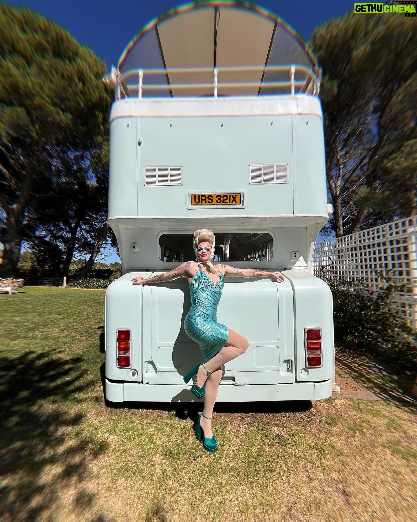Sister Sister - 2.1K Likes - Personally I donāt touch the stuff but it doesnāt mean I canāt get squiffy ā°ć°ļø ā°
#dragrace #downunder #downtherabbithole #winetasting #sober #australia
Travel #sponsored by @australia