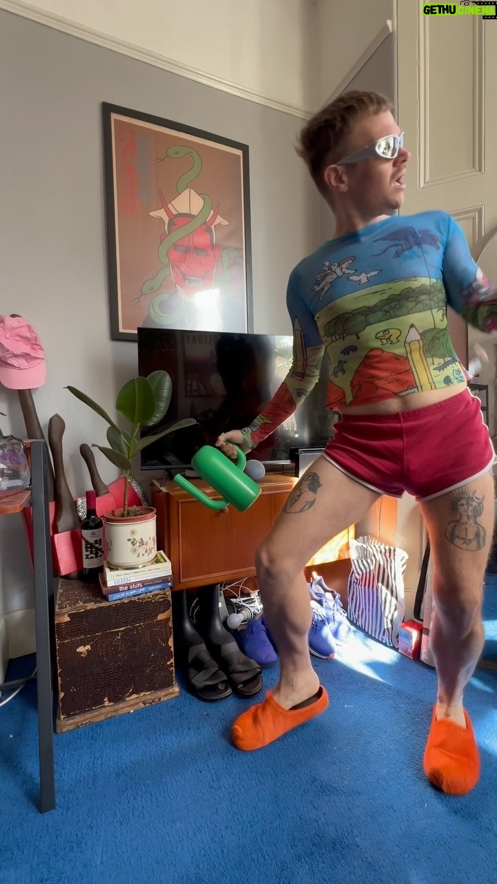 Sister Sister - 3 Likes - I sing to them as a treat too xx
#dragrace #plants #plantcare #gay