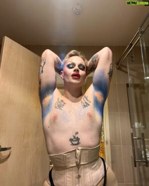 Sister Sister Instagram - Show us yer blue bits! 🤝🏻🔵 new merch coming soon 💪🏻

#drag #dragaccidents #dragrace