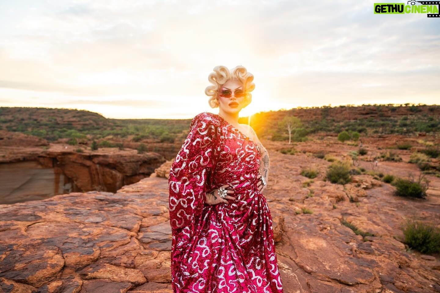 Sister Sister - 3 Likes - āShow us yer pink bits!ā
In honor of the 30th anniversary of cult movie classic The Adventures of Priscilla, Queen of the Desert me and my sisters @ginnylemon69, @queenutica and @joeyjayisgay decided (in the words of Guy Pearce) āto travel to the centre of Australia climb kings canyon in a full length Gaultier sequin, heels and a tiaraā
What a trip!
Big love and shoutout to the team @with.all.drew.respect @thekassieh and @discoveryparksandresorts
Shot by @kanechenoweth on location at @watarrkanationalpark šļø
Dress provided by @ntaustralia
#ntaustralia travel sponsored by @ntaustralia and @australia
#australia #priscillaqueenofthedesert #kingscanyon #dragrace