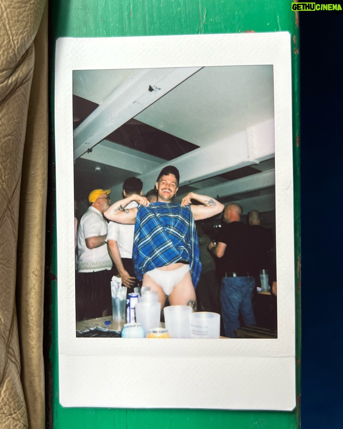 Sister Sister - 3 Likes - Polaroids of yore šø
1. backstage at The Leadmill Sheffield, feb ā23
2. backstage Strangebrew Bristol, December ā22
3. Sonic Yootha, June ā23
#drag #happymammories #sonicyootha #dragrace