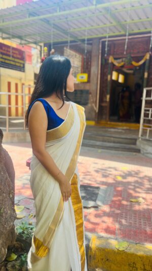 Sivakami Anantha Narayan Instagram - Happy Vishu peeps! 🌻

#vishuspecial #temple #bangloremalayali #malayalamreelsvideo #keralafestivals #vishucelebrations #banglorelife #morningroutine