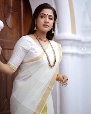 Sivakami Anantha Narayan Instagram - Shoot for @sreevallabhagoldand 
MUA: @blushonmakeover 
Jewellry: @sreevallabhagoldand 
PC: @rahulphotoshoot