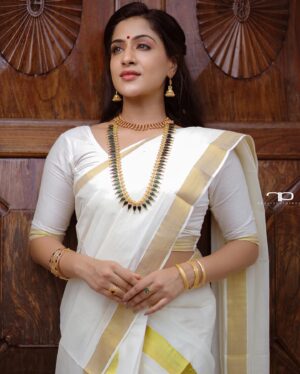 Sivakami Anantha Narayan Instagram - Shoot for @sreevallabhagoldand 
MUA: @blushonmakeover 
Jewellry: @sreevallabhagoldand 
PC: @rahulphotoshoot