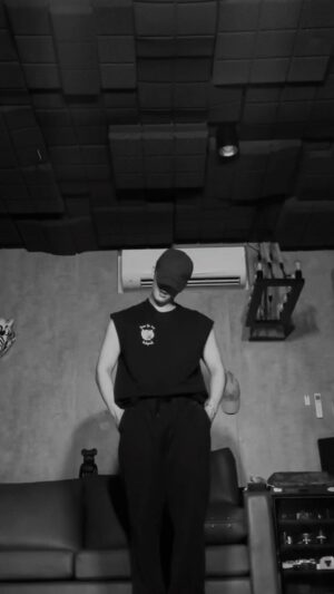 Sivakorn Adulsuttikul Instagram - You’re back outside
But they still lied.

DC: @tinytinee
with my little freestyle in between